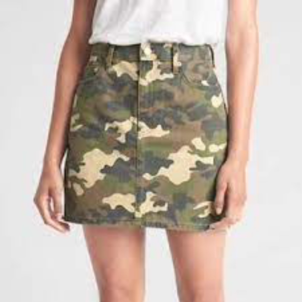 GAP high waited denim camo mini skirt size 29